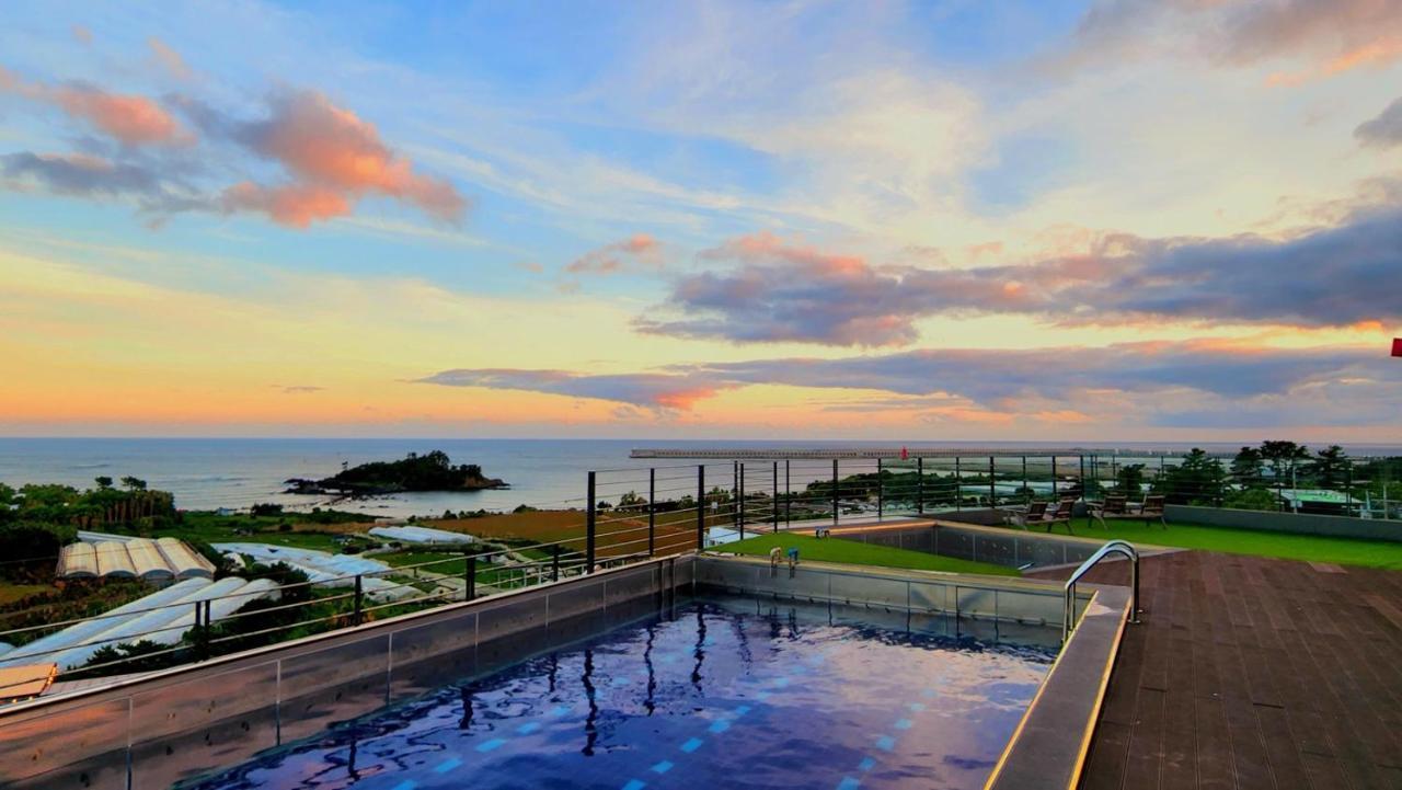Gladsheim Hotel Seogwipo Ngoại thất bức ảnh