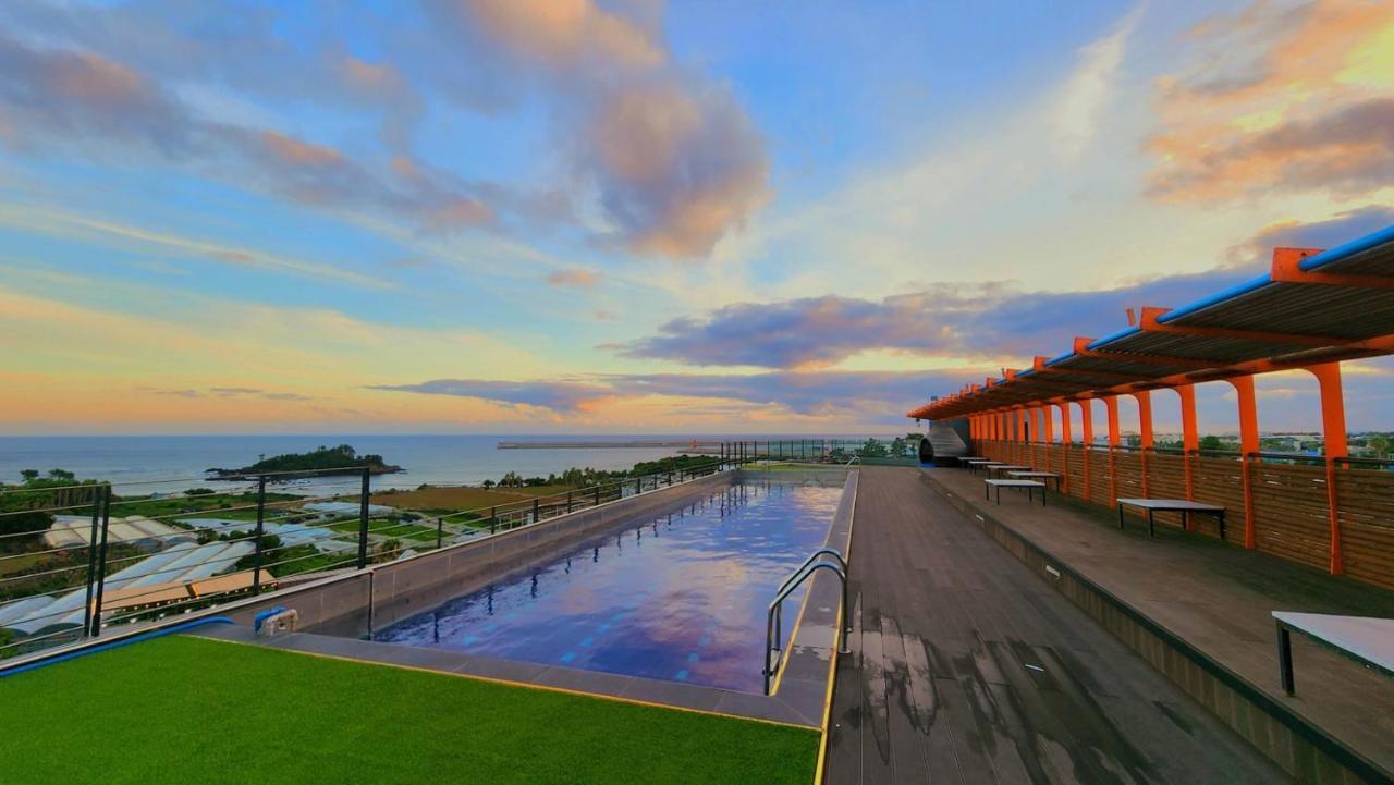 Gladsheim Hotel Seogwipo Ngoại thất bức ảnh