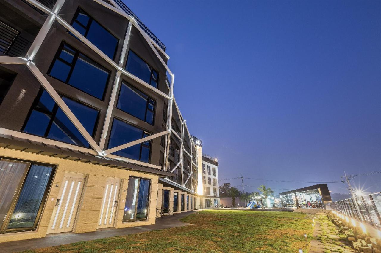 Gladsheim Hotel Seogwipo Ngoại thất bức ảnh